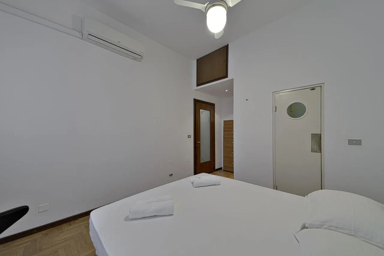 Appartamento San Vincenzo - Milano Italy